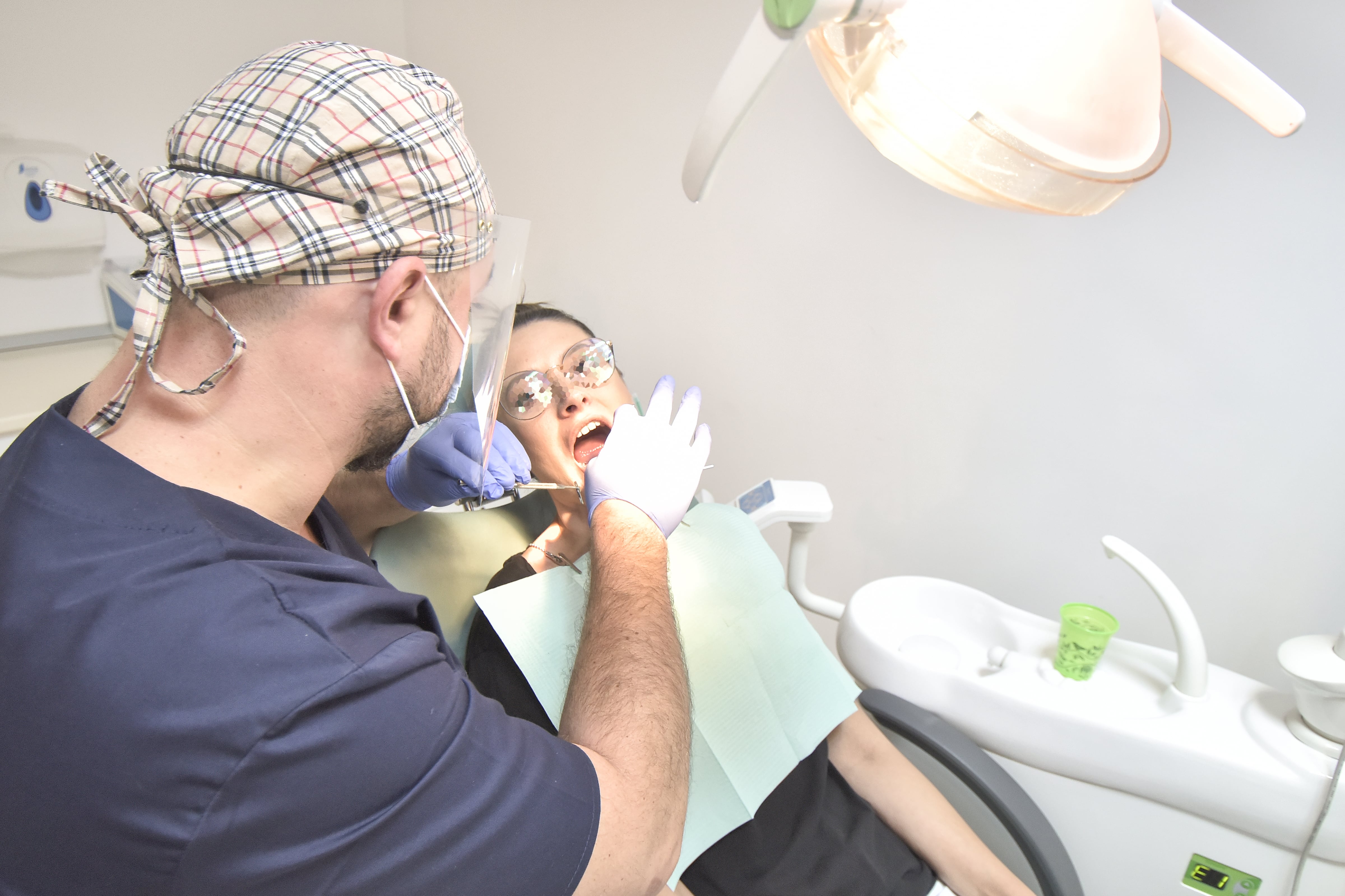 Dental-artist-implant-cabinet-stomatologic